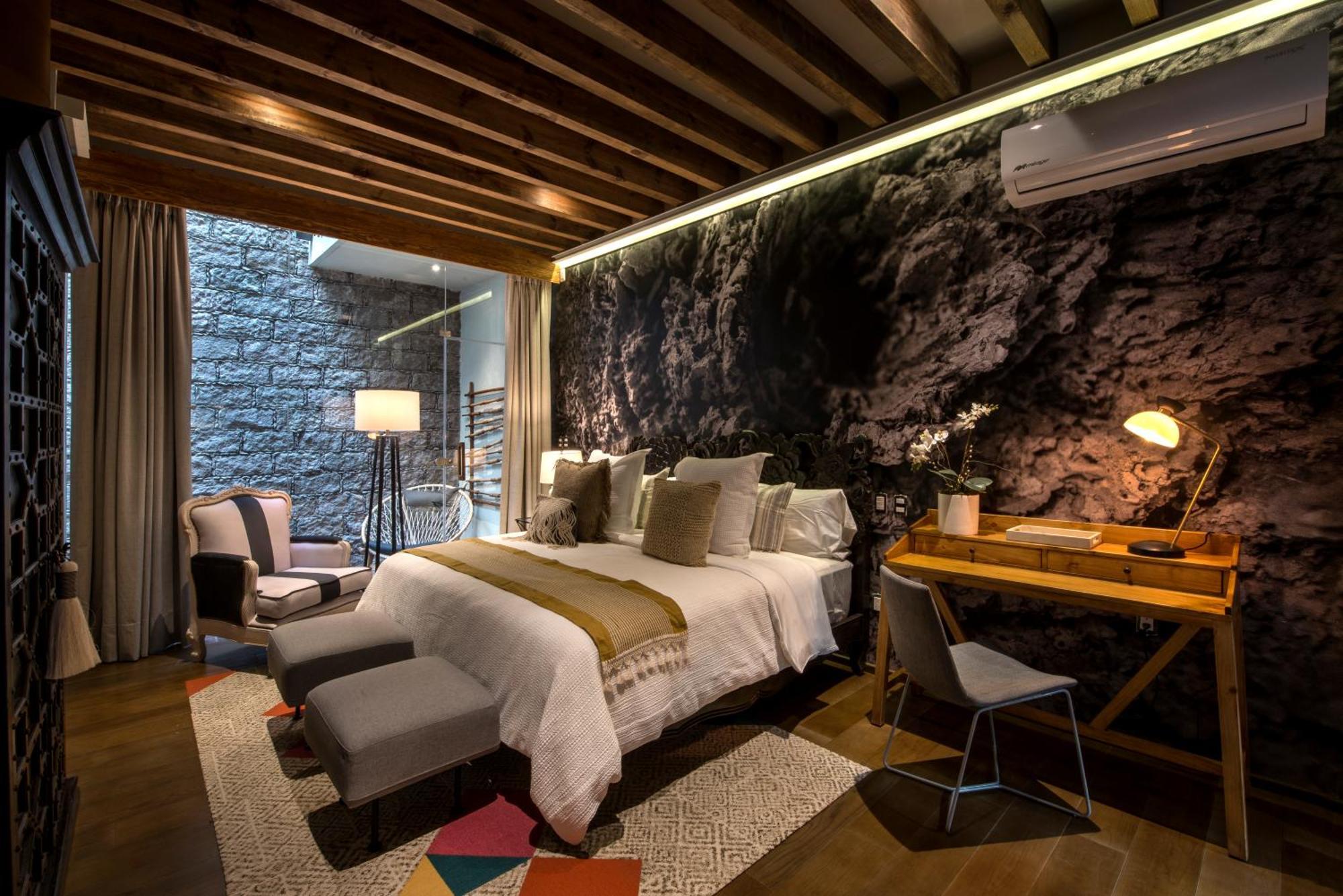 Deluxe King Suite