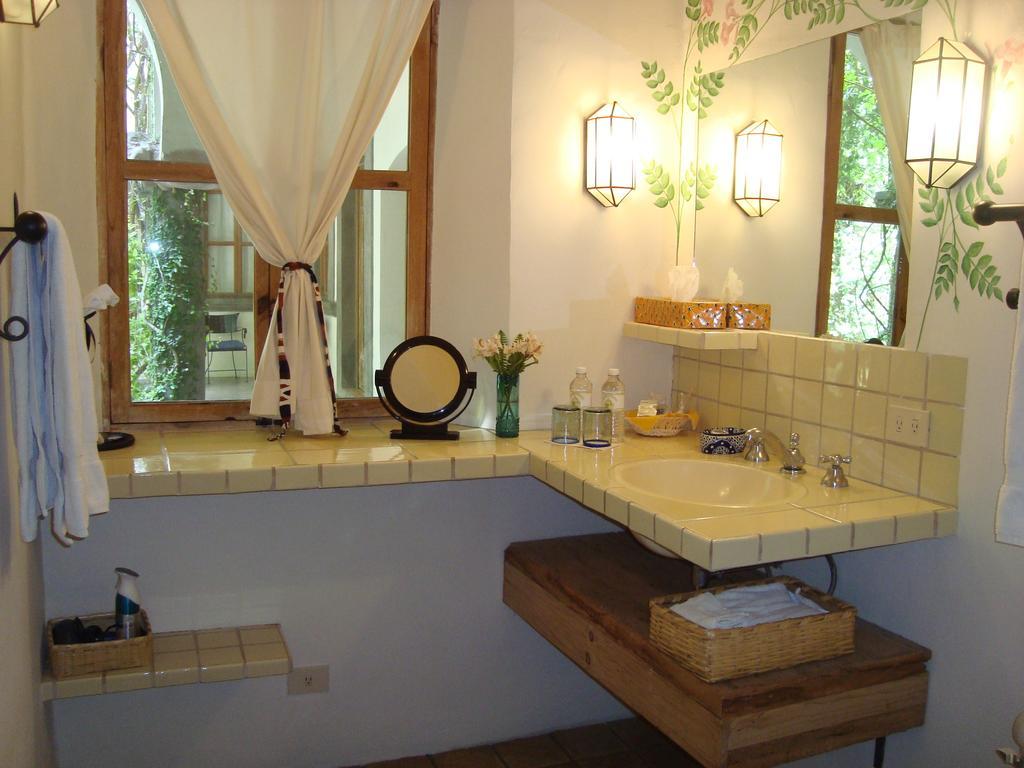 Habitación con cama grande