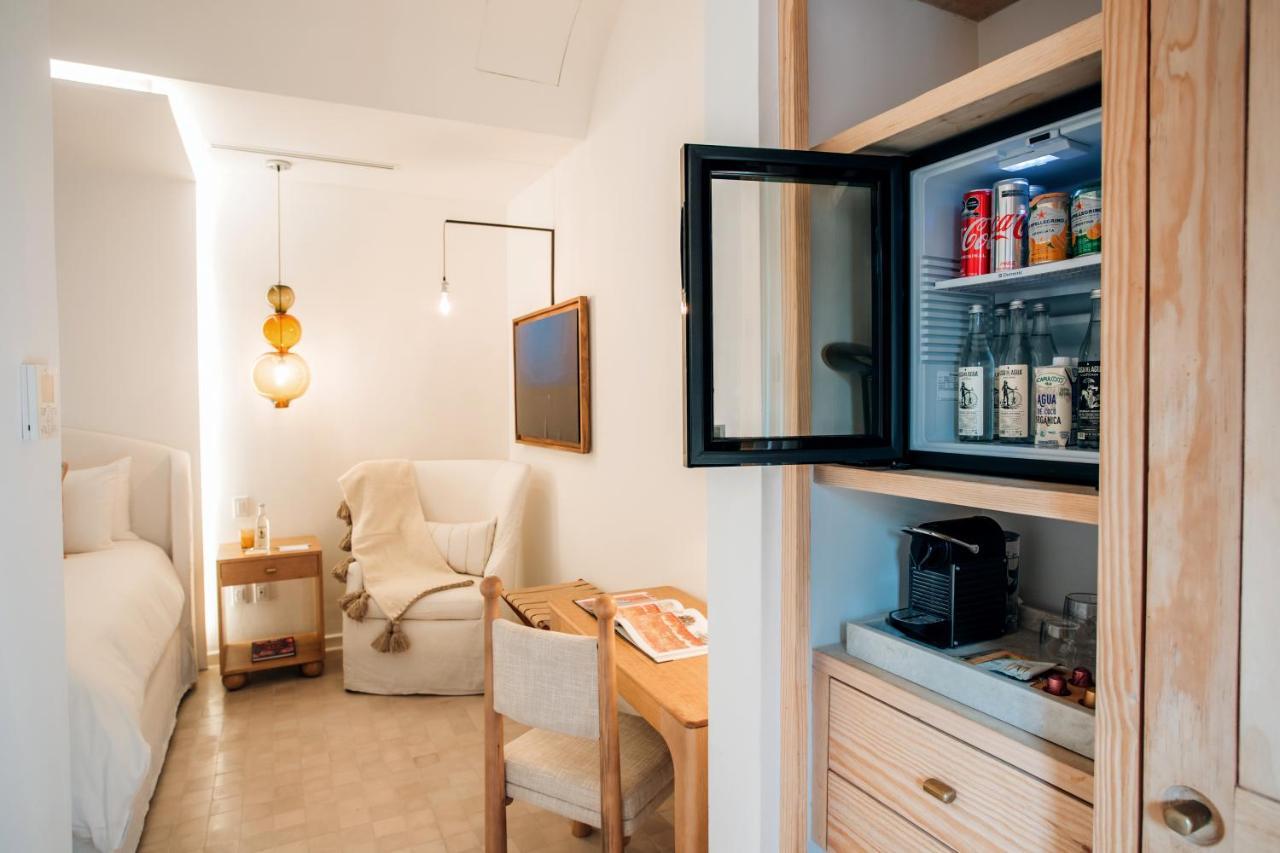 SUITE KING W or BATHTUB