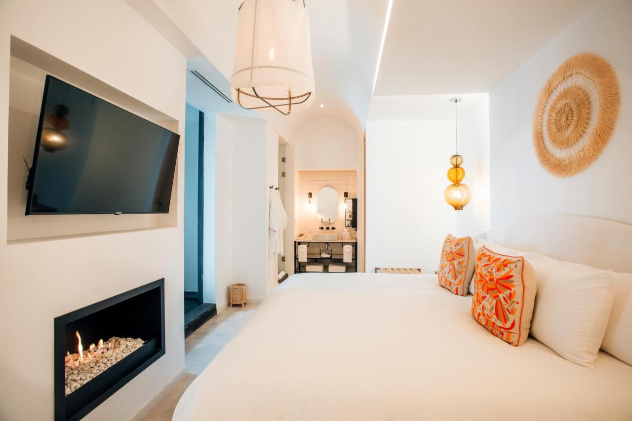 SUITE KING W or BATHTUB