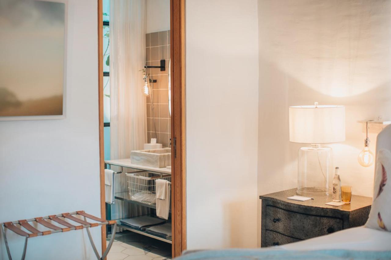 MASTER SUITE KING W or BATHTUB