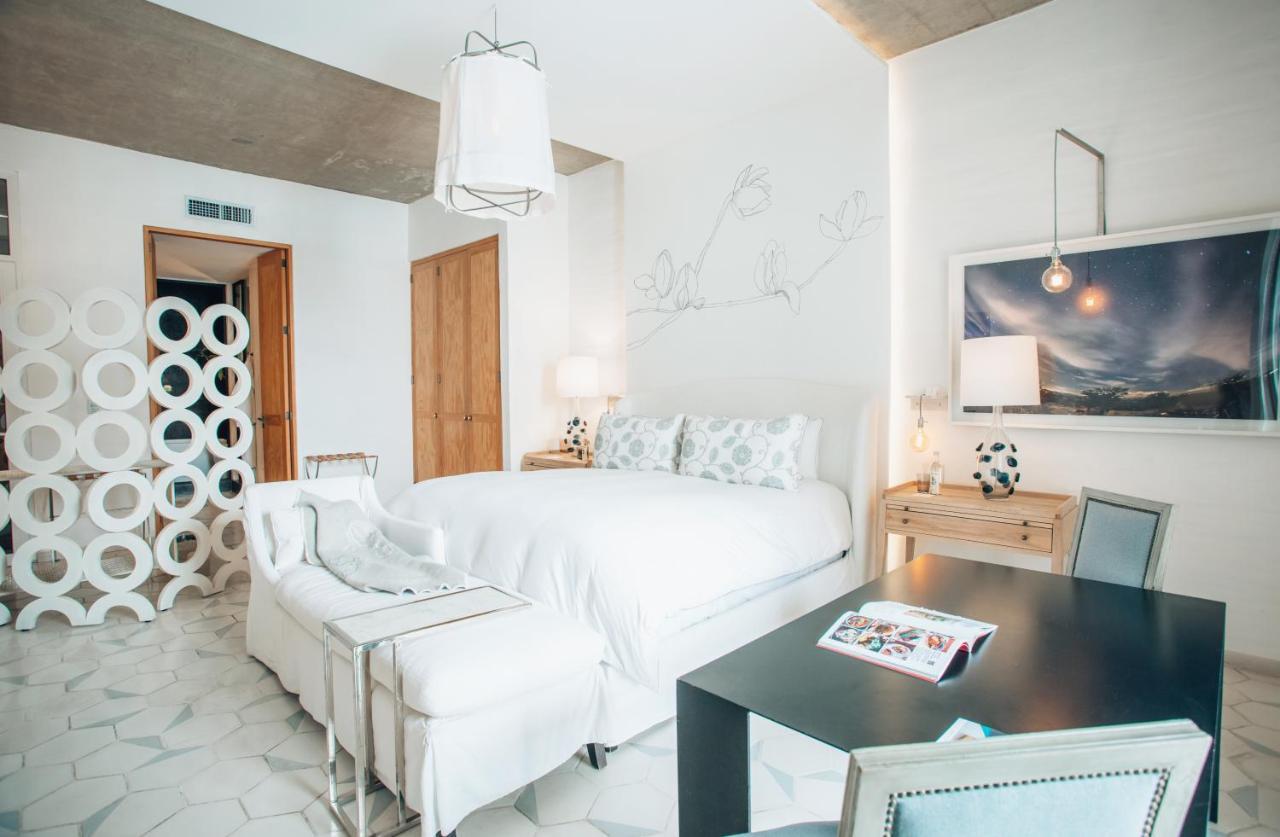 PREMIUM SUITE KING W or BATHTUB